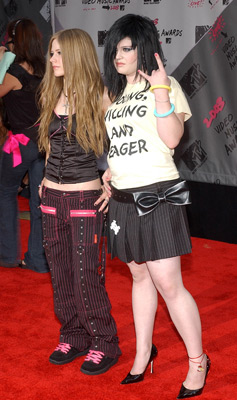 Kelly Osbourne and Avril Lavigne at event of MTV Video Music Awards 2003 (2003)