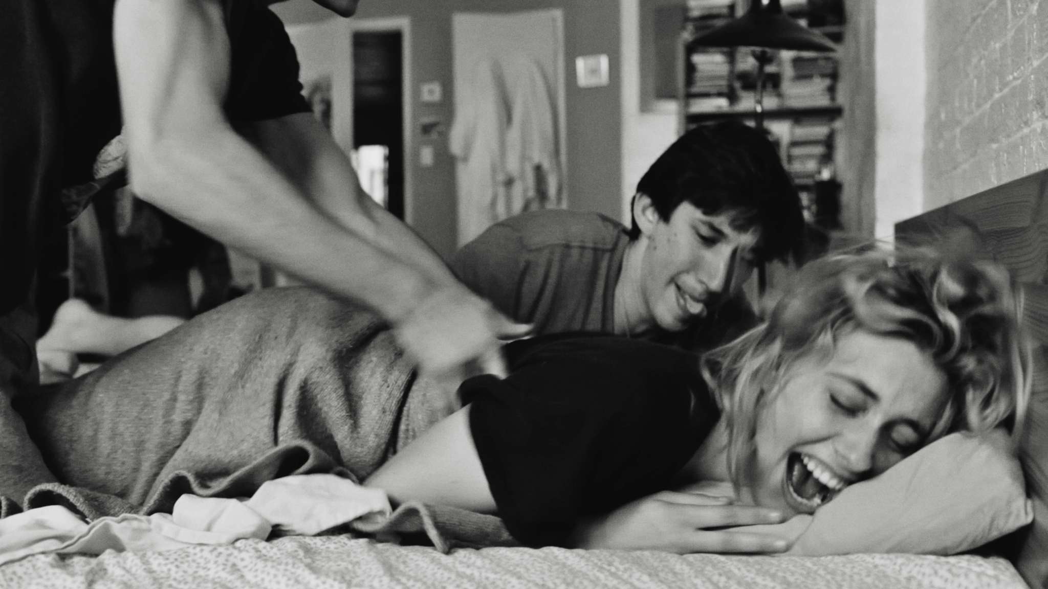 Still of Greta Gerwig and Adam Driver in Frances Ha (2012)