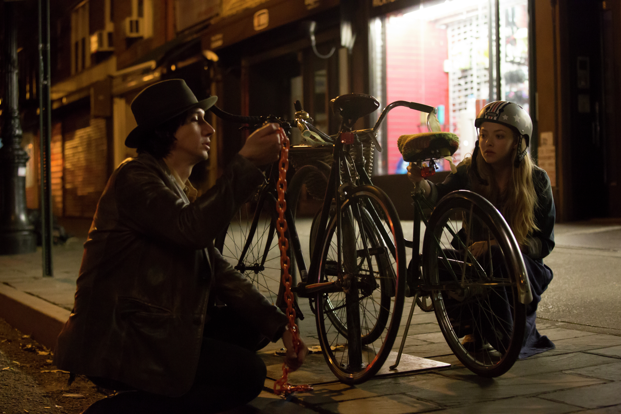 Still of Amanda Seyfried and Adam Driver in While We're Young (2014)