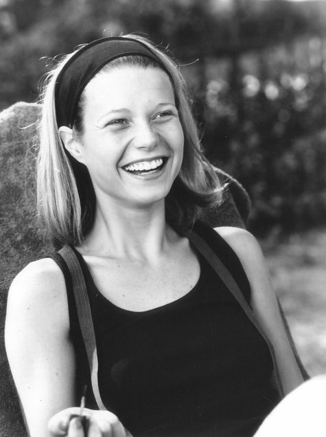 Still of Gwyneth Paltrow in Moonlight and Valentino (1995)