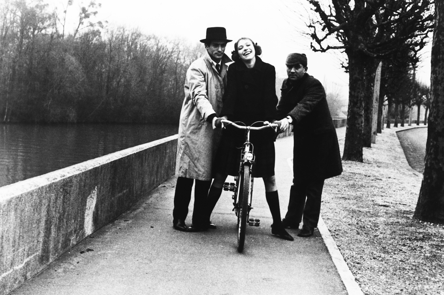 Still of Claude Brasseur, Sami Frey and Anna Karina in Bande à part (1964)