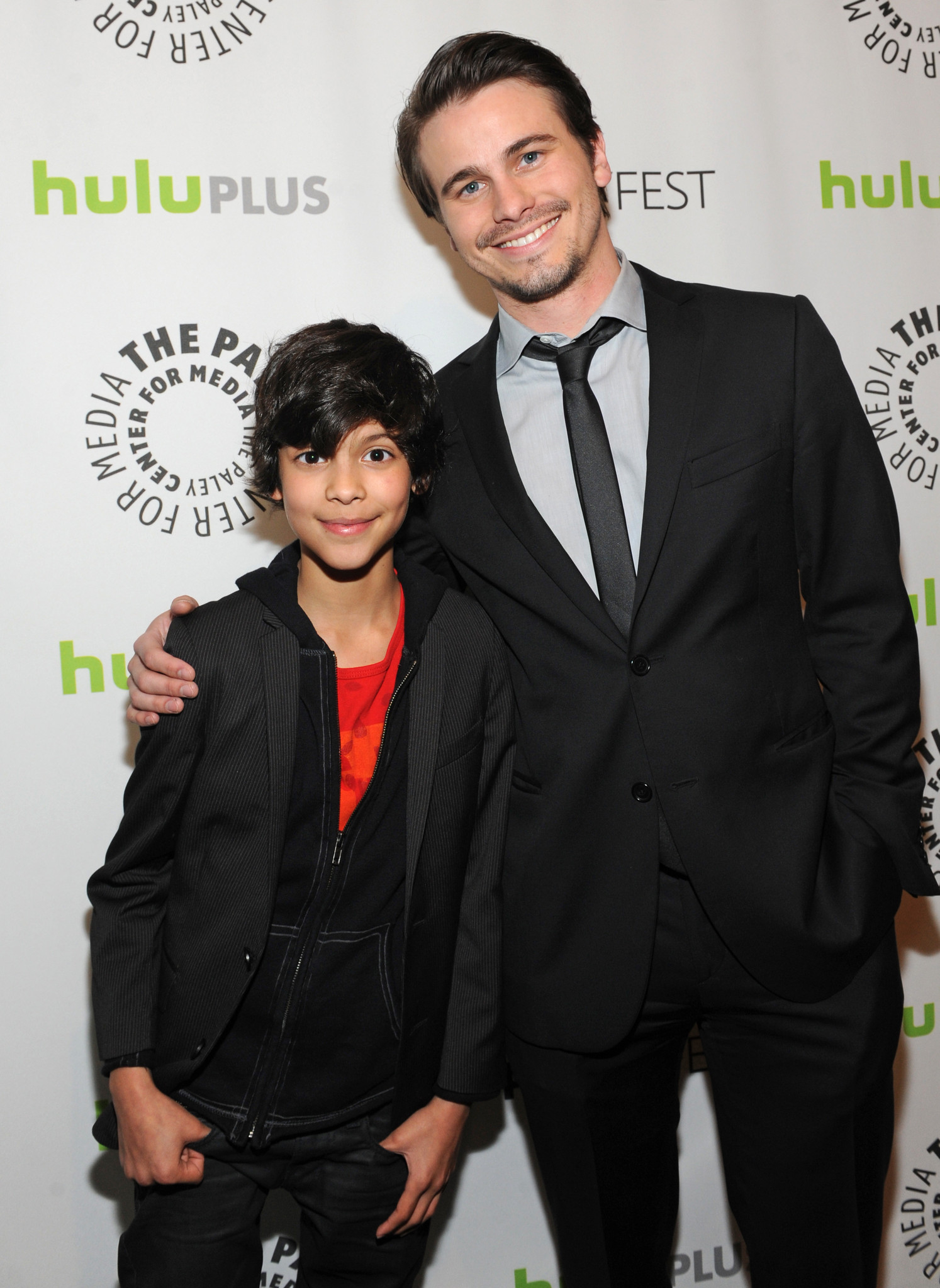 Jason Ritter and Xolo Maridueña at event of Parenthood (2010)