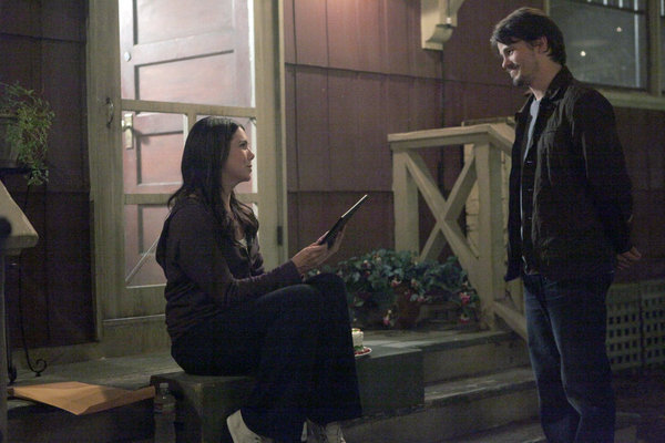 Still of Lauren Graham and Jason Ritter in Parenthood (2010)