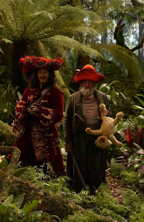 Still of Richard Briers and Jason Isaacs in Peter Pan (2003)