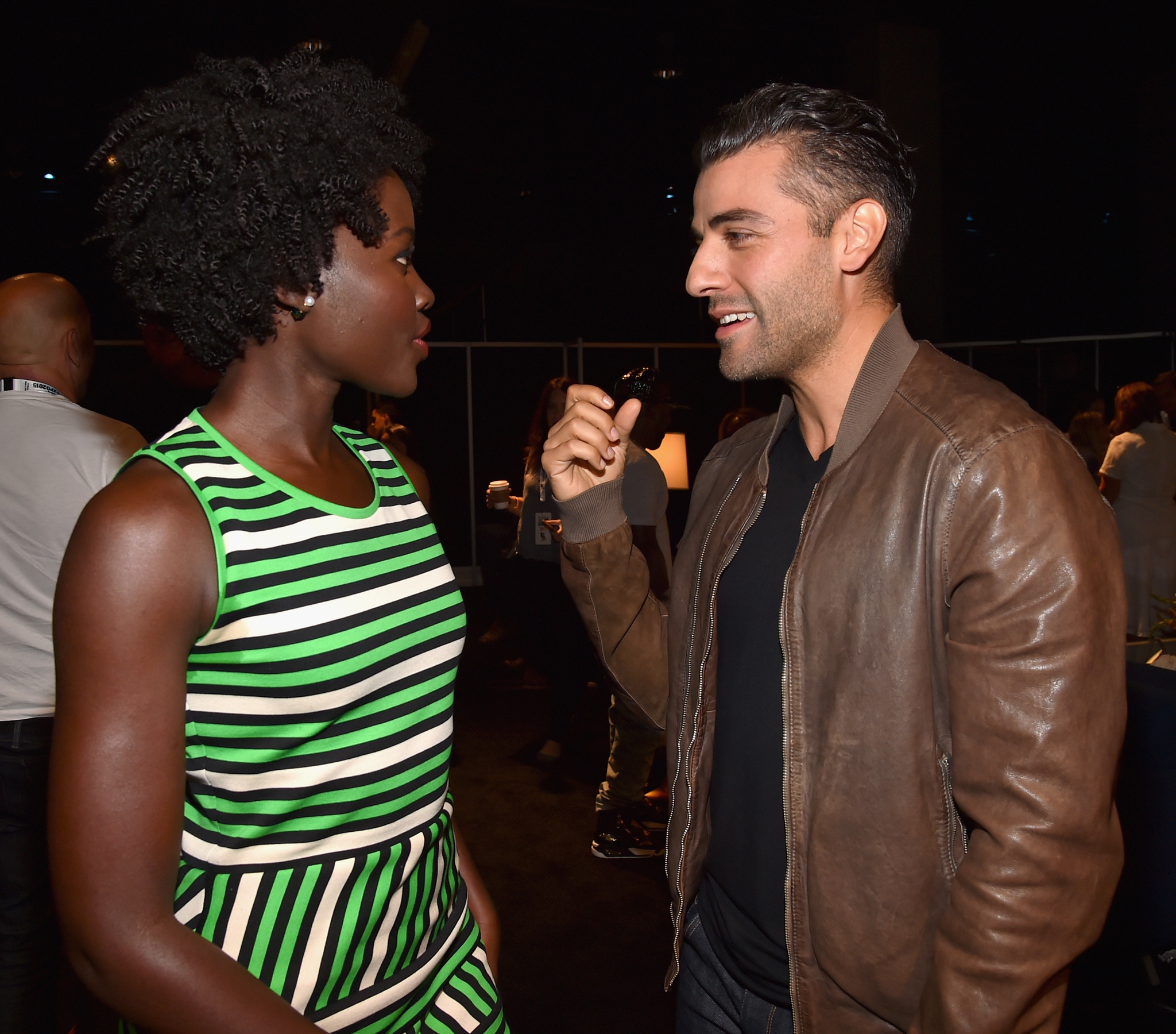 Oscar Isaac and Lupita Nyong'o at event of Zvaigzdziu karai: galia nubunda (2015)