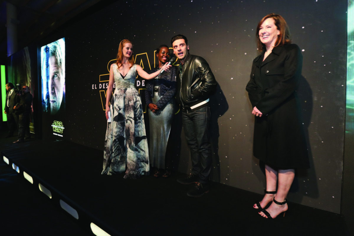 Kathleen Kennedy, Oscar Isaac and Lupita Nyong'o at event of Zvaigzdziu karai: galia nubunda (2015)