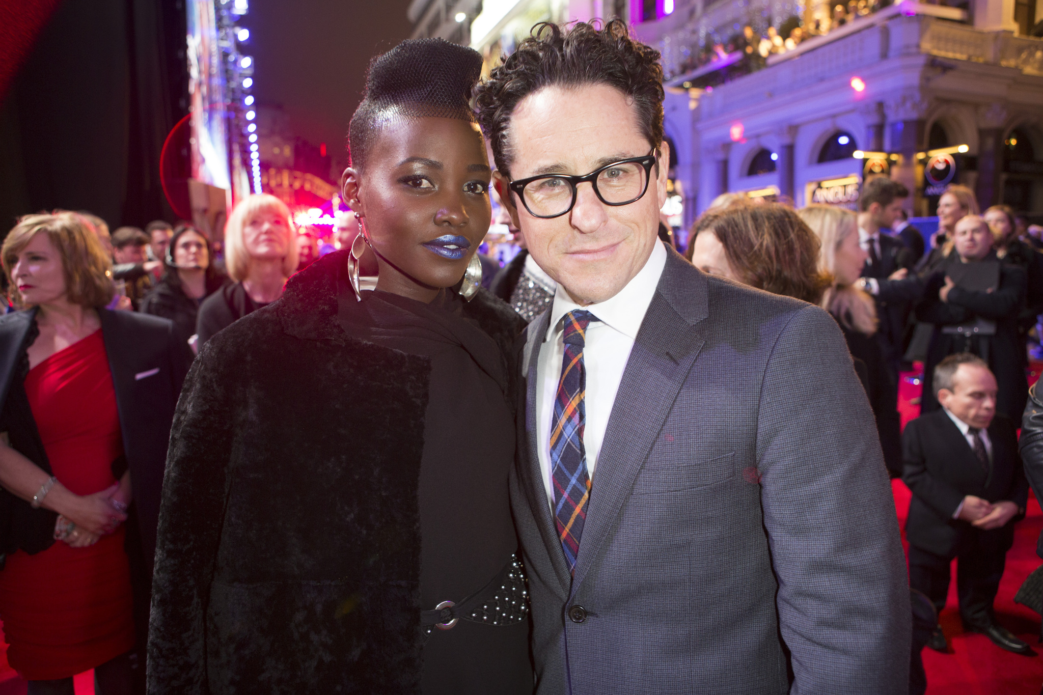 J.J. Abrams and Lupita Nyong'o at event of Zvaigzdziu karai: galia nubunda (2015)