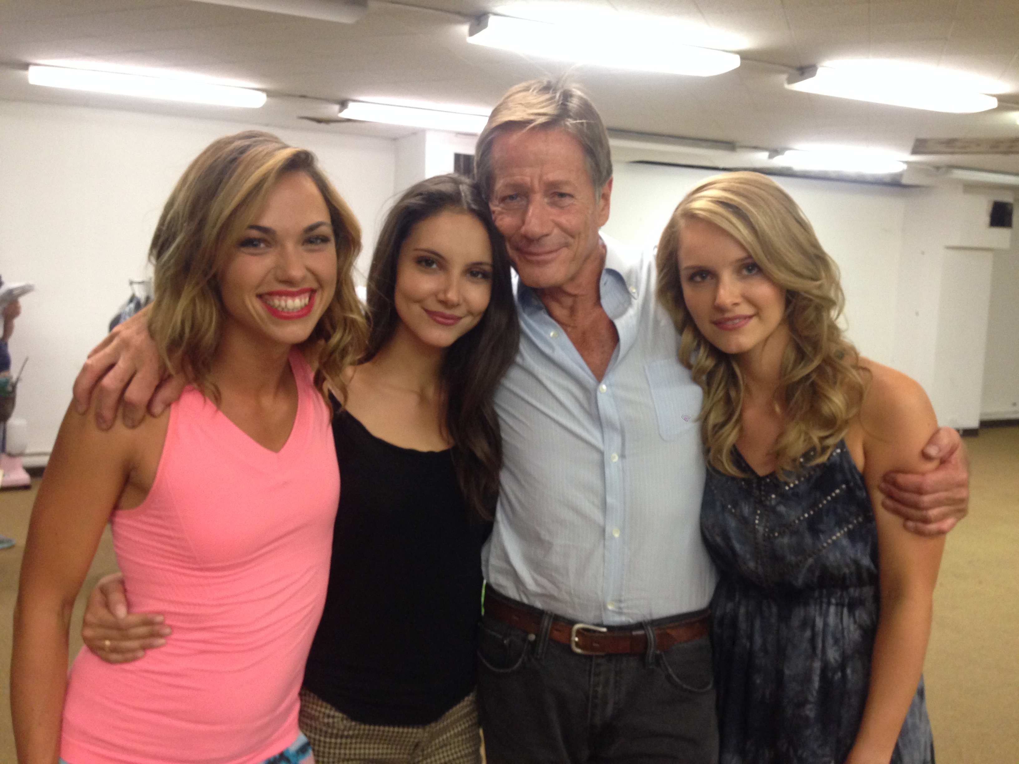 Ashley McCarthy, Samantha Robinson and Taylor Gildersleeve with Peter Strauss on the set of SUGAR DADDIES.