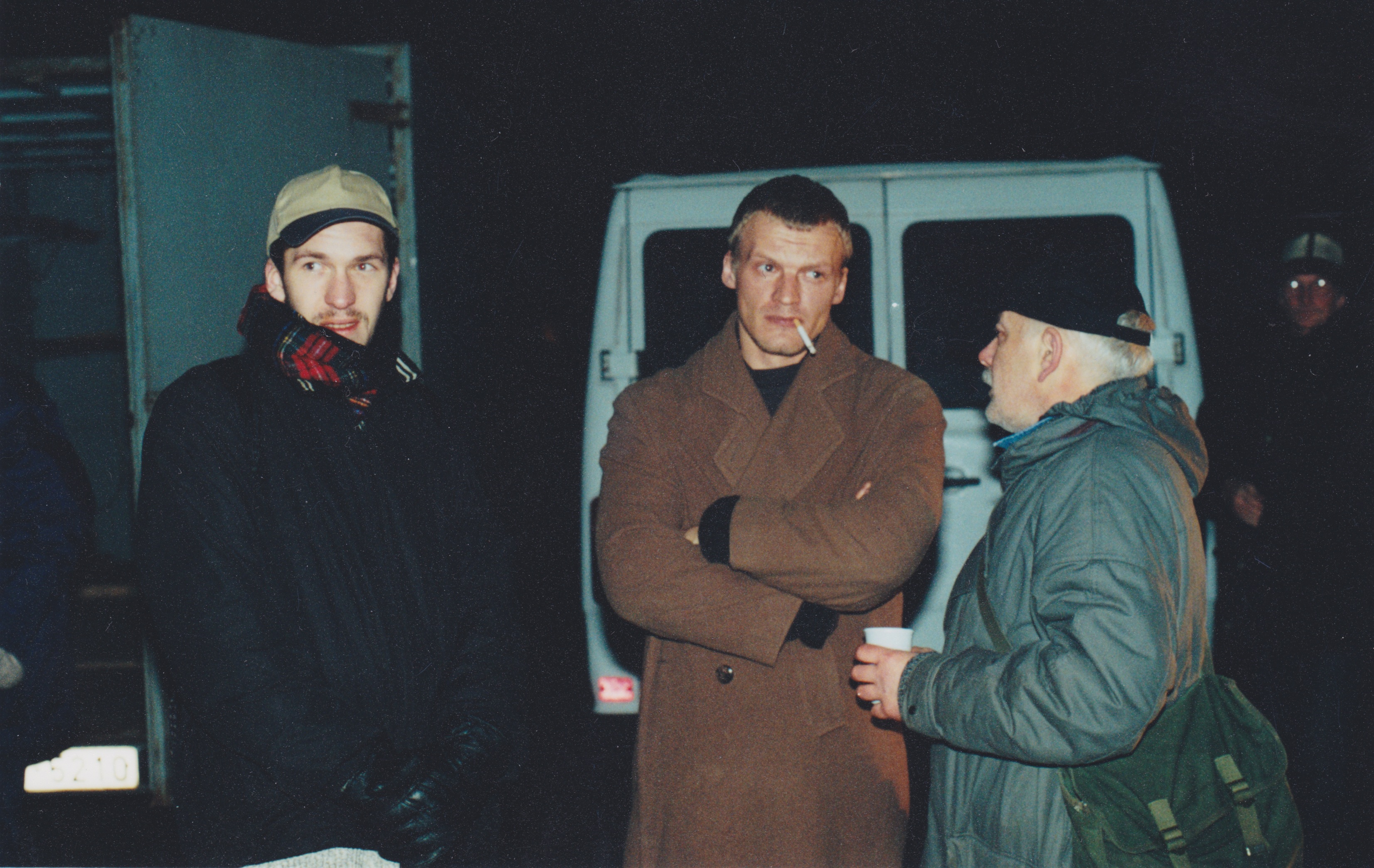 Roberts Vinovskis, Aleksey Serebryakov and Yevgeni Pashkevich in Gulf Stream Under the Iceberg (2000)