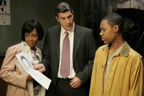 Tichina Arnold, P.J. Marino, and Tyler James Williams in EVERYBODY HATES CHRIS.