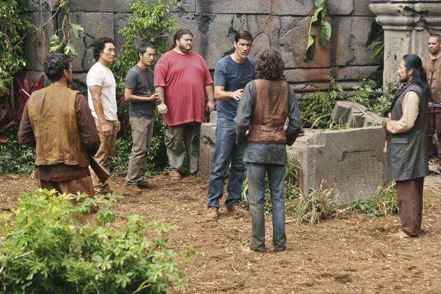 Still of Daniel Dae Kim, Matthew Fox and Jorge Garcia in Dinge (2004)