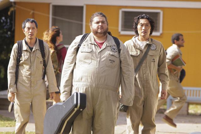 Still of Daniel Dae Kim, Jorge Garcia and Ken Leung in Dinge (2004)