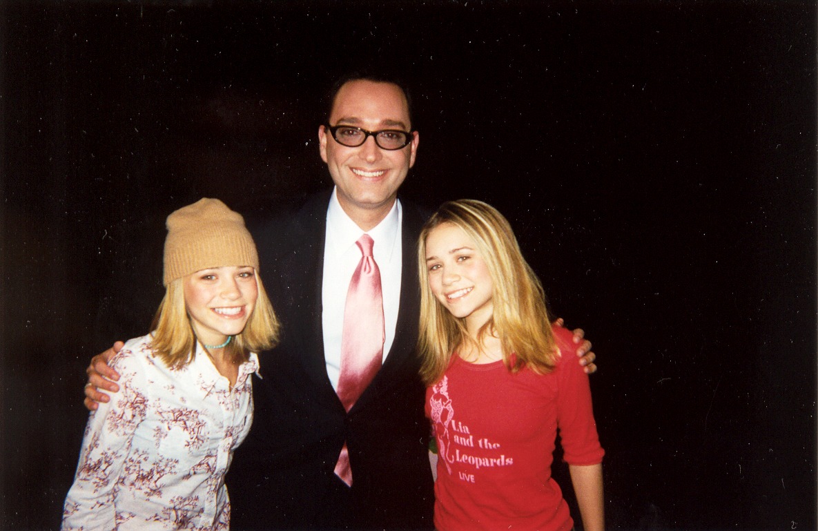 AOL LIVE chat with Host Robert Ell and Mary Kate and Ashley Olsen.