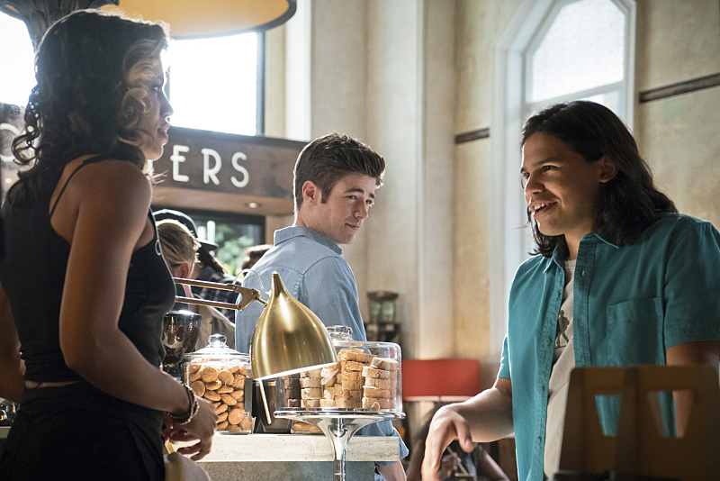 Still of Grant Gustin, Carlos Valdes and Ciara Renée in The Flash (2014)