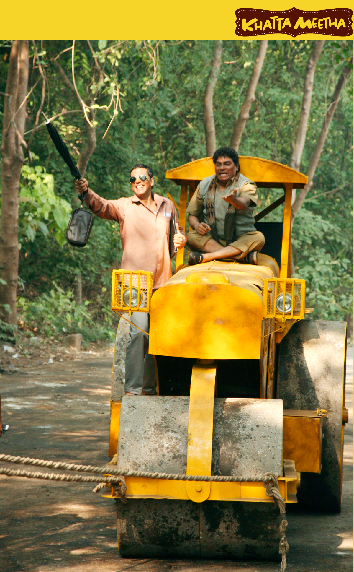 Still of Akshay Kumar and Johnny Lever in Khatta Meetha (2010)