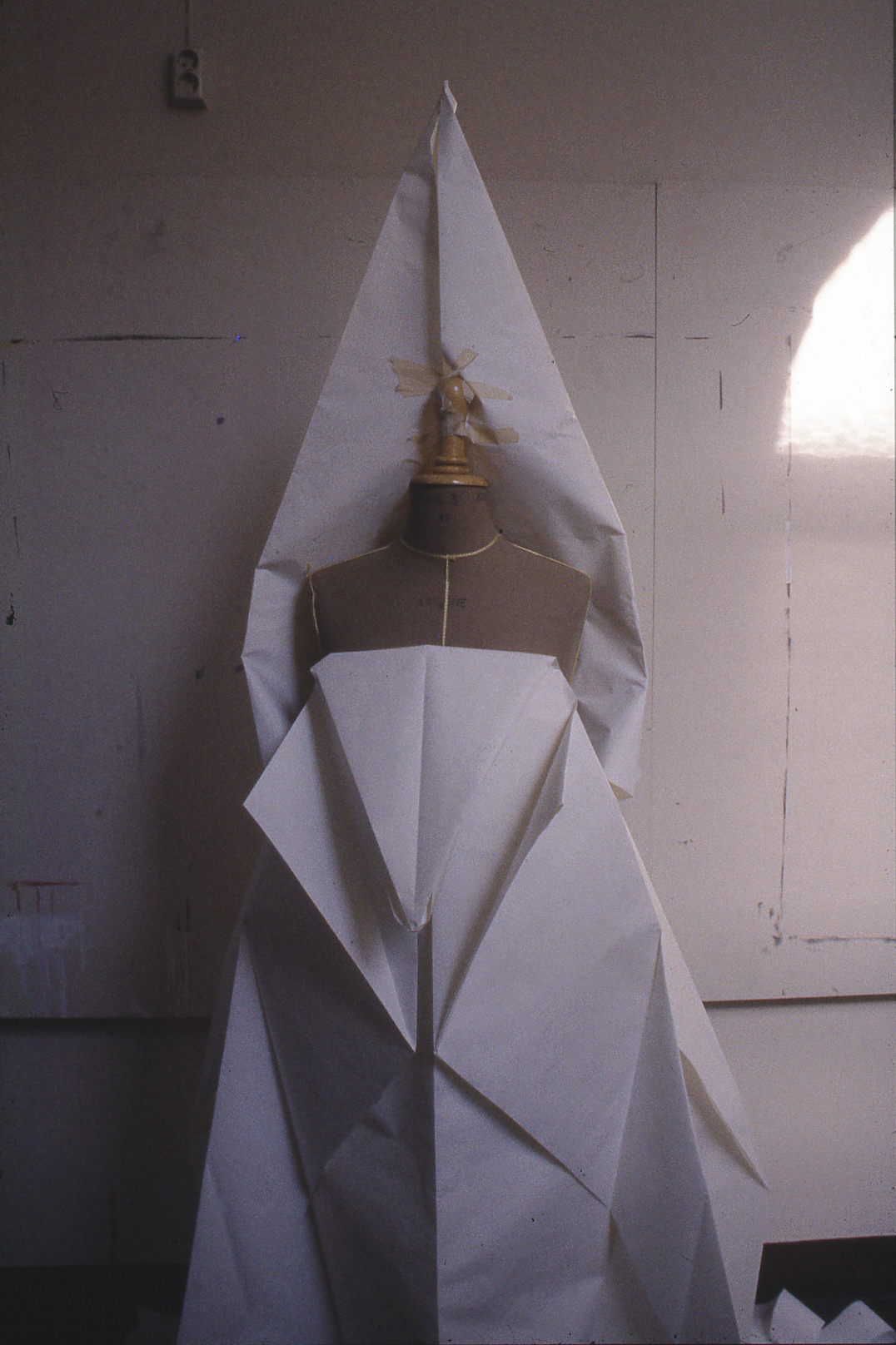 Experimenting 3D Paper, sculptures human size on bust, idea and work by VLM