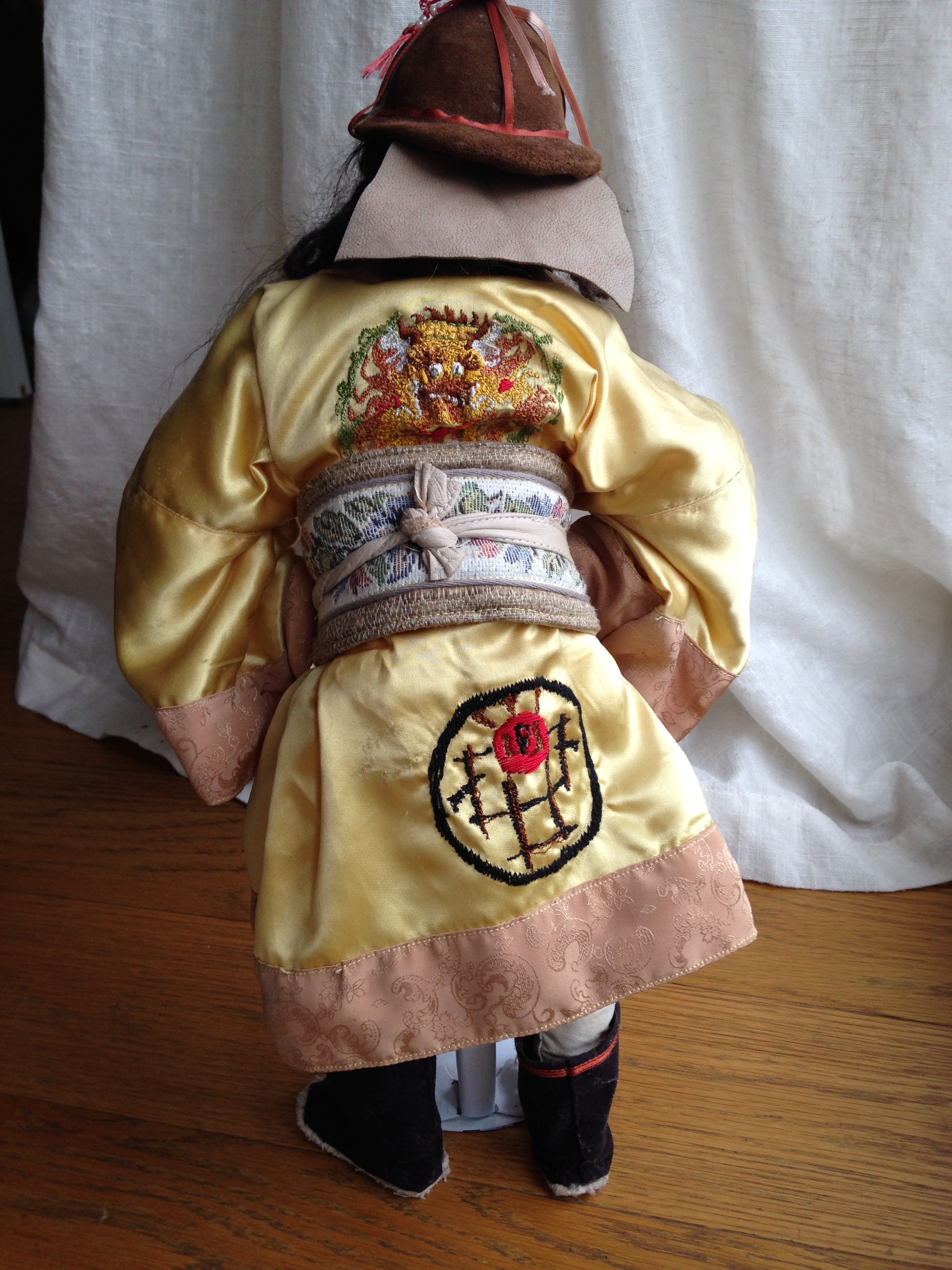 Kublai Kahn costume doll, assignment. Hand and machine embroidery clay and faric craft by Vibeke La. Maltun