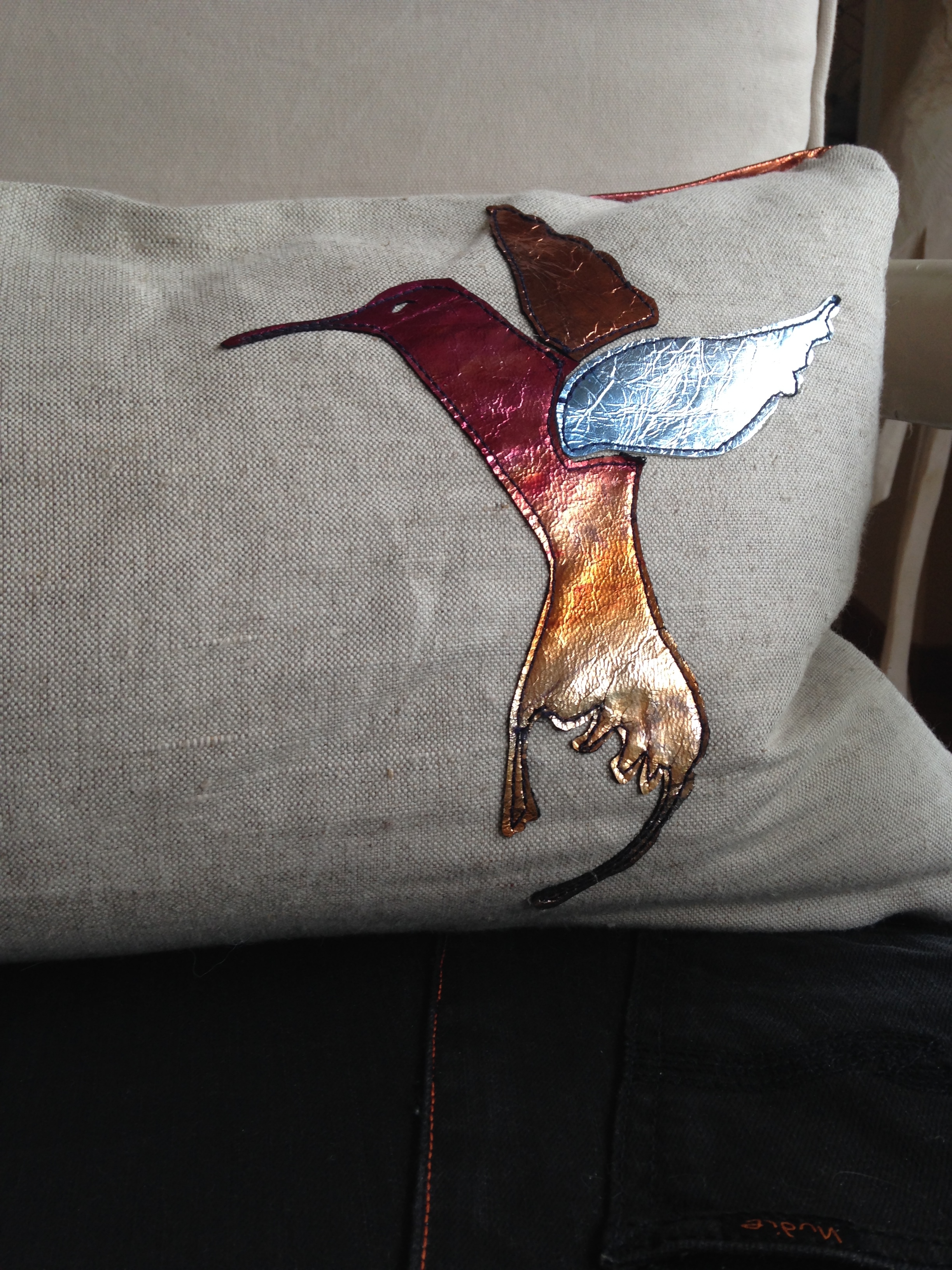 Hummingbird(Beijaflor) cushion detail design and craft by VLM