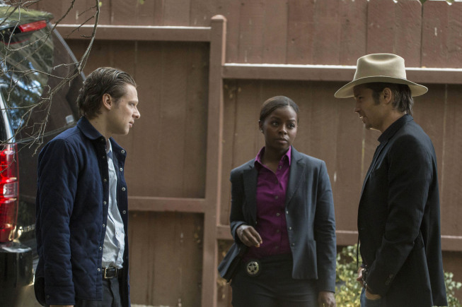 Still of Timothy Olyphant, Jacob Pitts and Erica Tazel in Justified (2010)