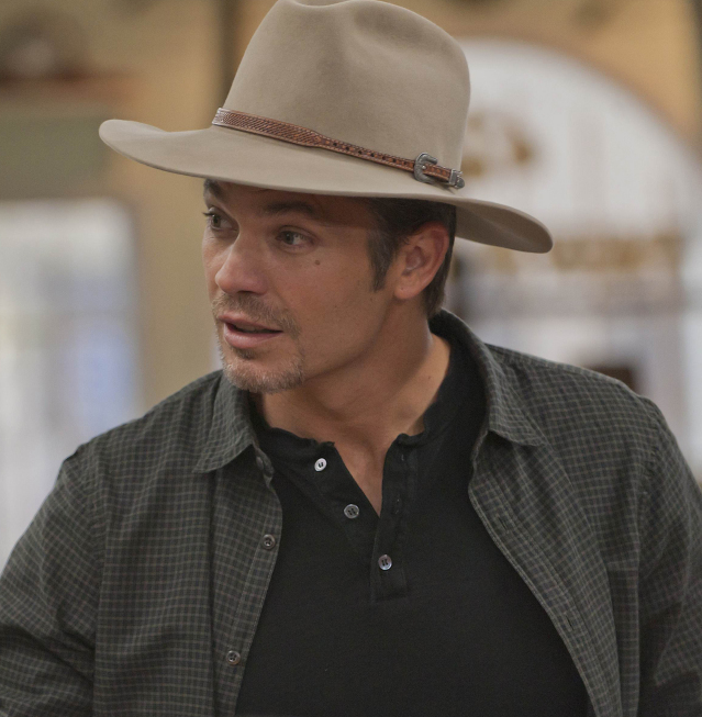 Still of Timothy Olyphant in Justified (2010)