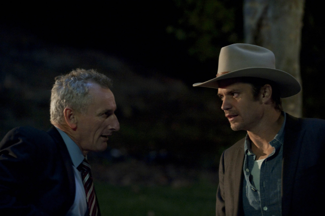 Still of Matt Craven and Timothy Olyphant in Justified (2010)