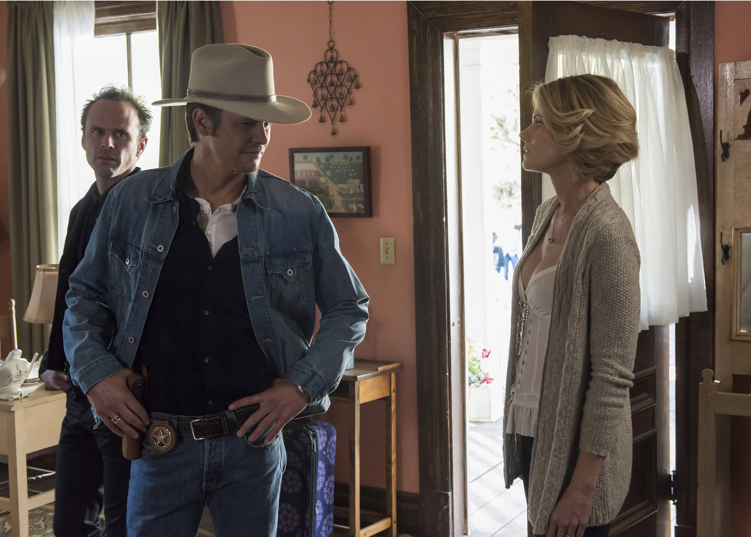 Still of Joelle Carter, Walton Goggins and Timothy Olyphant in Justified (2010)