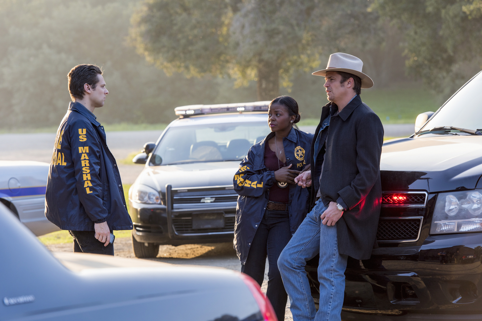 Still of Timothy Olyphant, Jacob Pitts and Erica Tazel in Justified (2010)