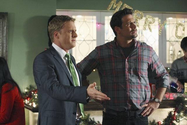 Still of Jeremy Sisto and Alan Tudyk in Suburgatory (2011)