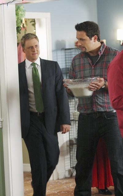 Still of Jeremy Sisto and Alan Tudyk in Suburgatory (2011)