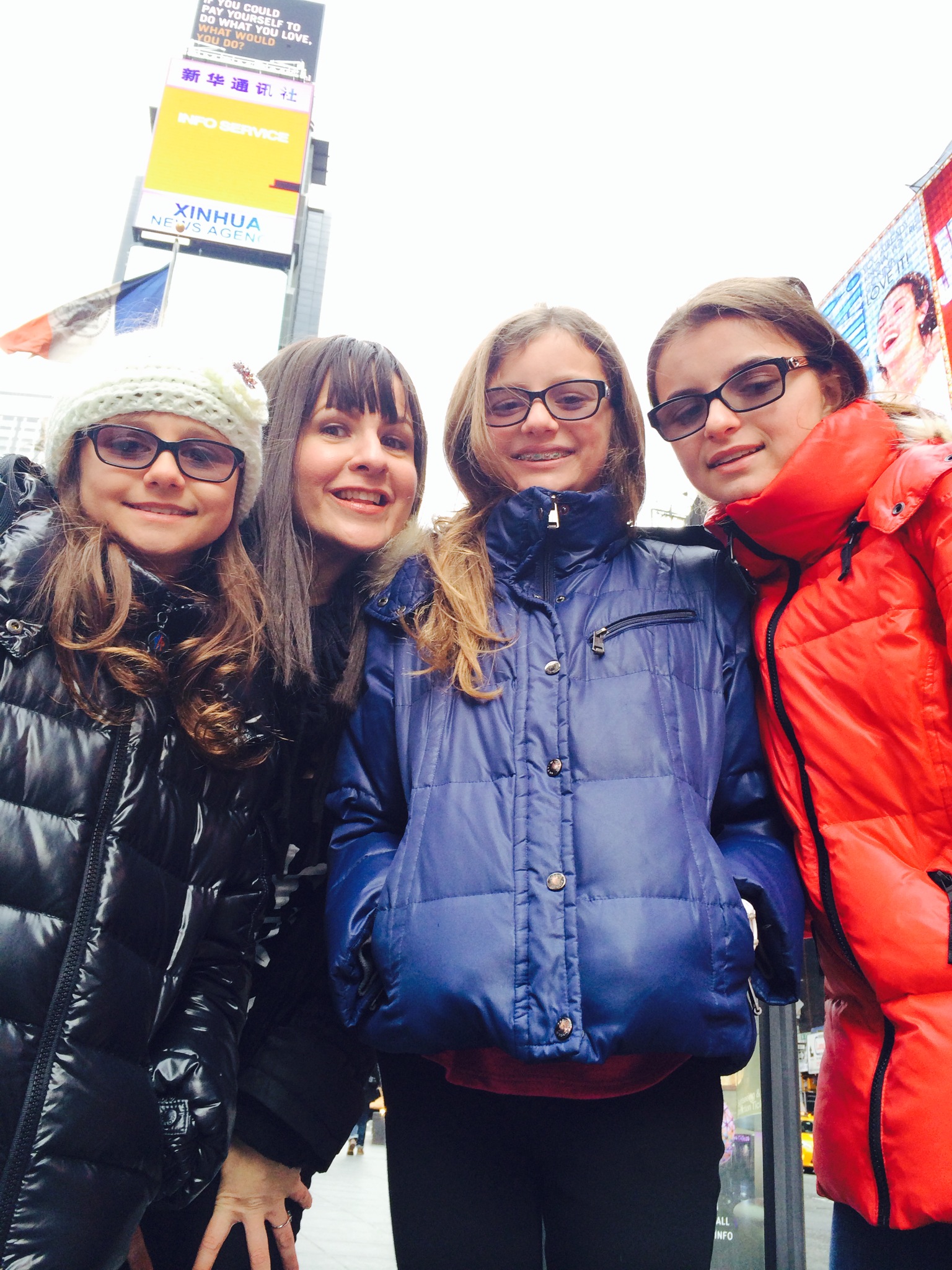 MONA IN MANHATTAN SET with her two sisters Alessandra Panepinto and Olivia Panepinto