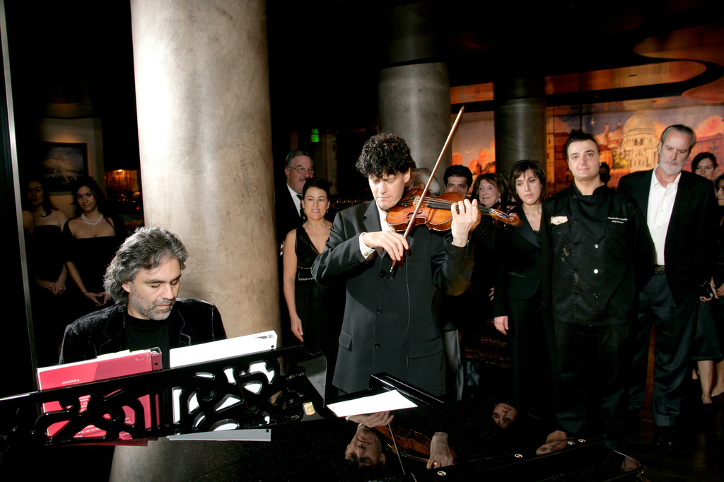 By invitation of Andrea Bocelli, Drew and Andrea perform together for Bocelli's Charity Dinner during a US tour.