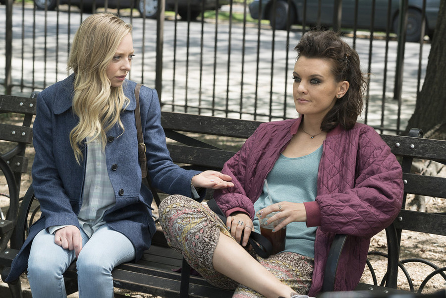 Still of Portia Doubleday and Frankie Shaw in Mr. Robot (2015)