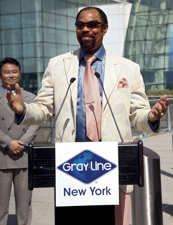 Walt Clyde Frazier addresses the press at Ride of Fame, with David W. Chien (September 19th, 2012).