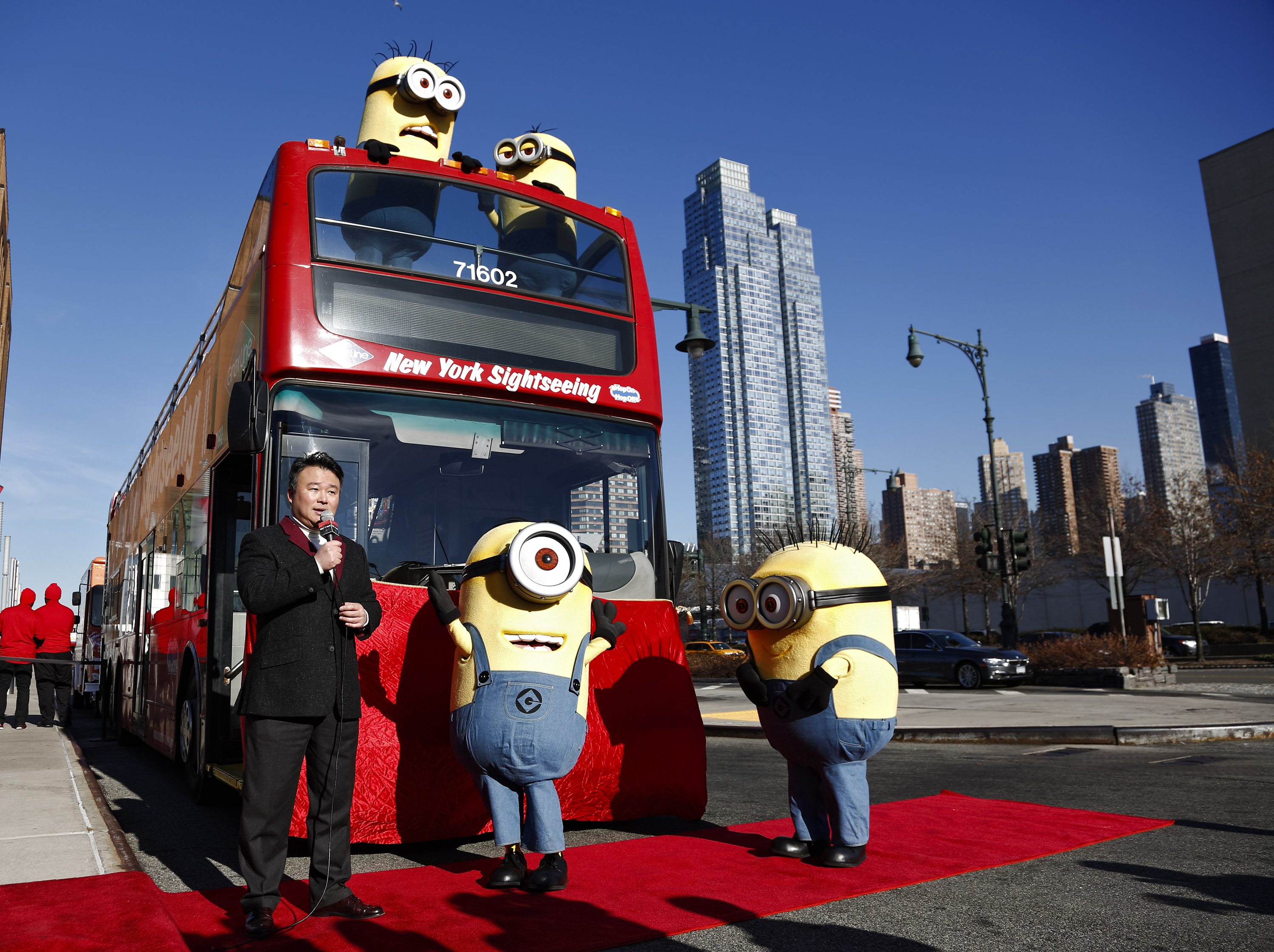 David W. Chien interacts with The Minions at Ride of Fame (November 25th, 2013).