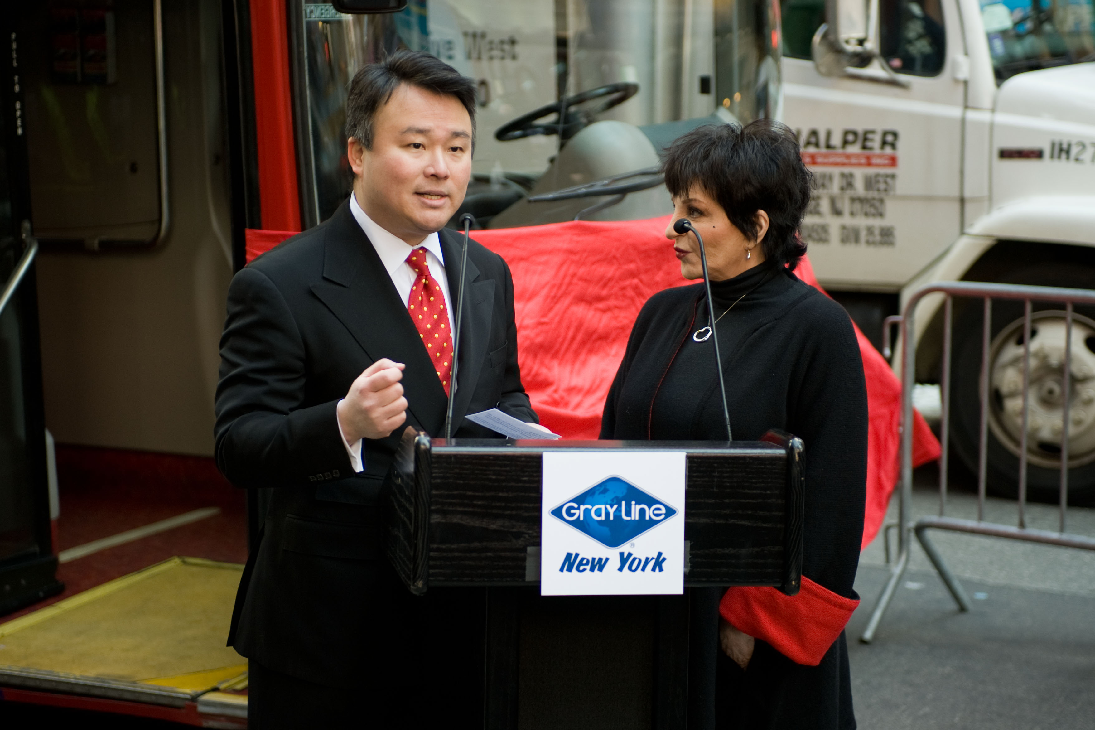 David W. Chien inducts Liza Minnelli to the Ride of Fame (March 8th, 2011).