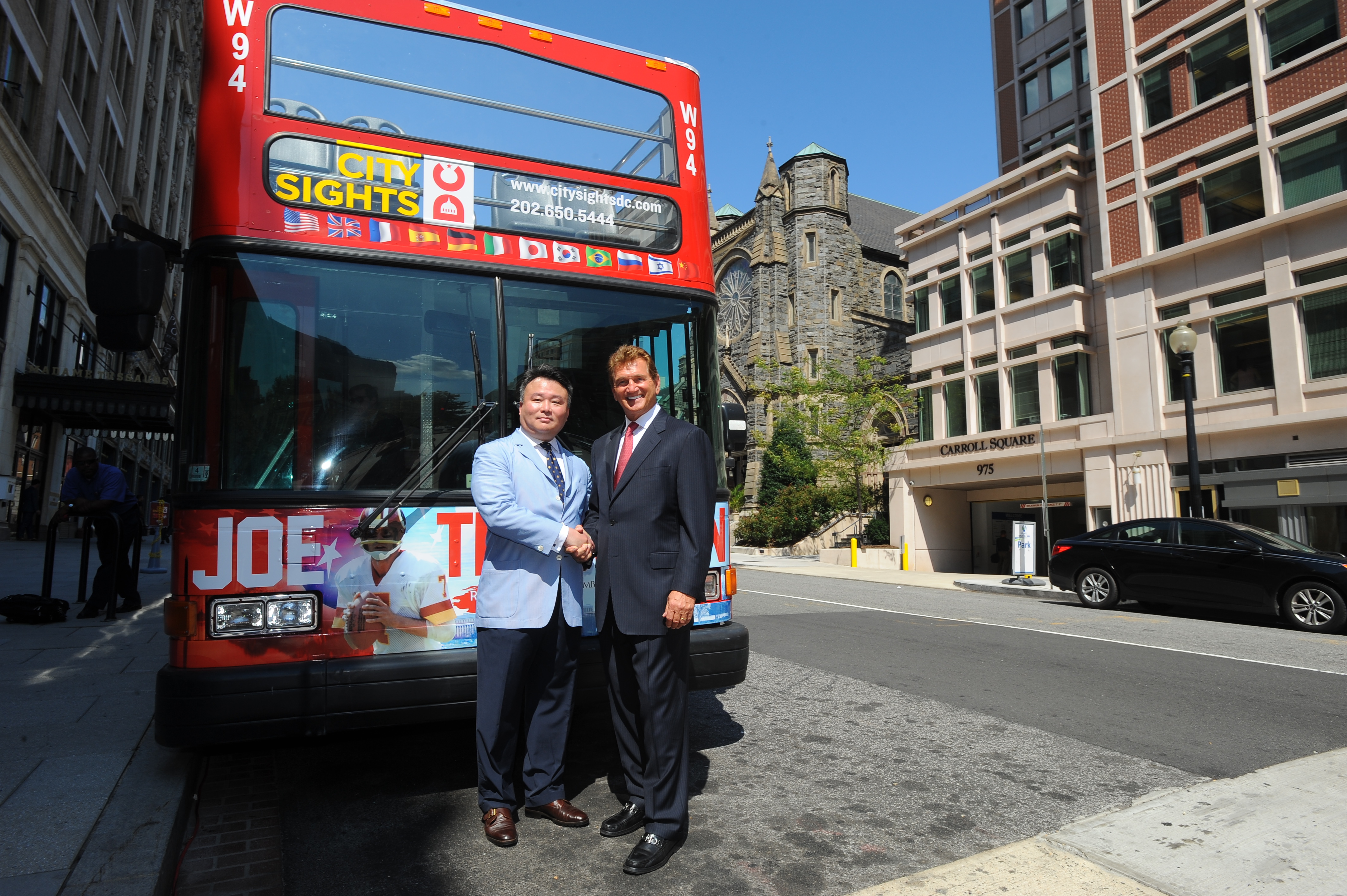 David W. Chien poses with Ride of Fame DC Honoree Joe Theismann (September 5th, 2014).
