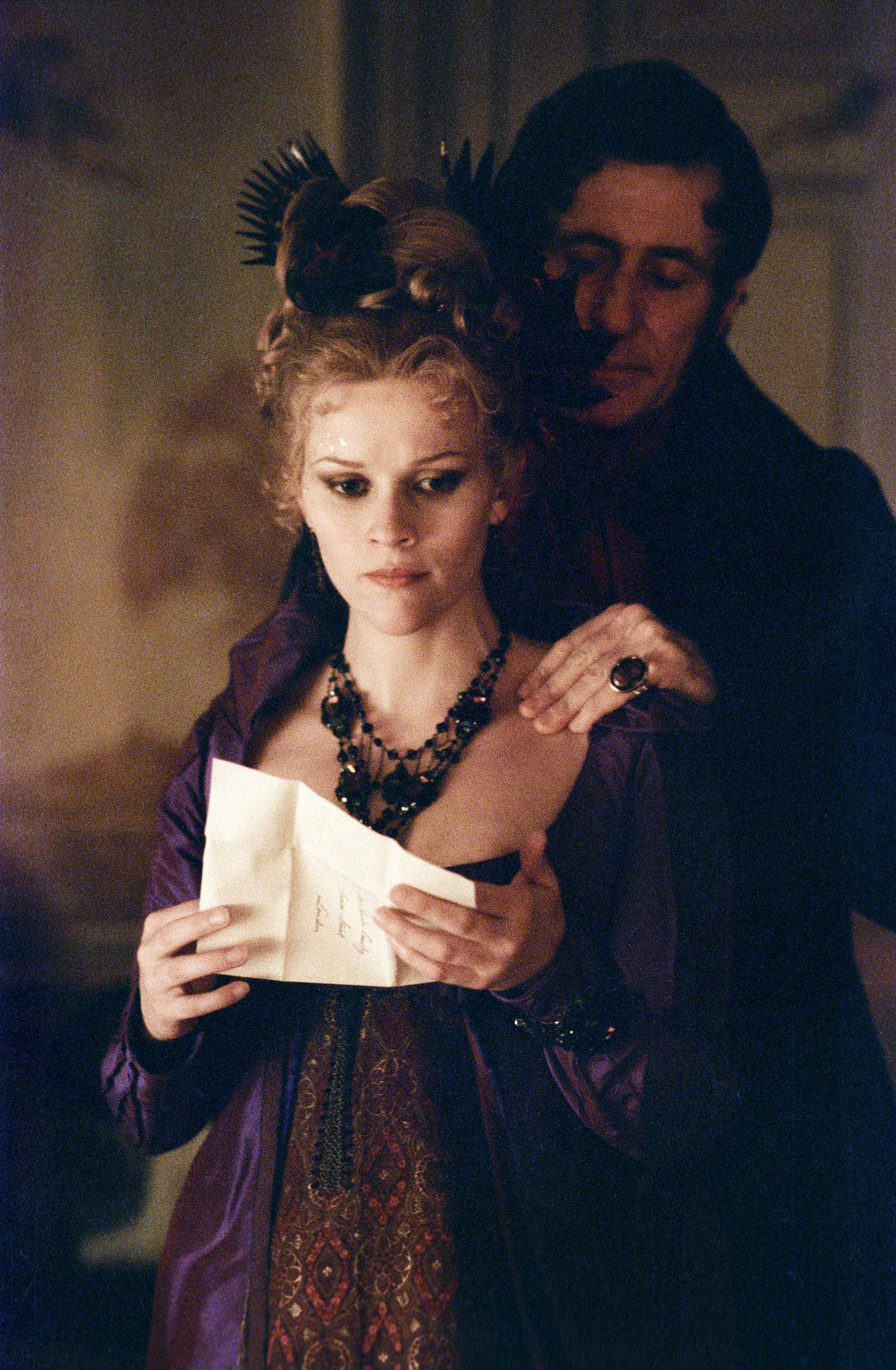 Still of Gabriel Byrne and Reese Witherspoon in Vanity Fair (2004)