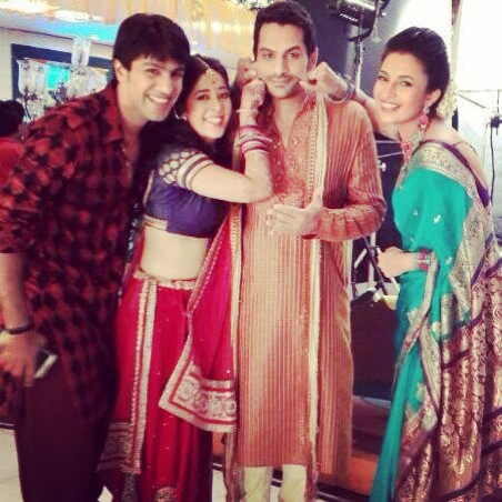 Gaurav Nanda With cast of YHM