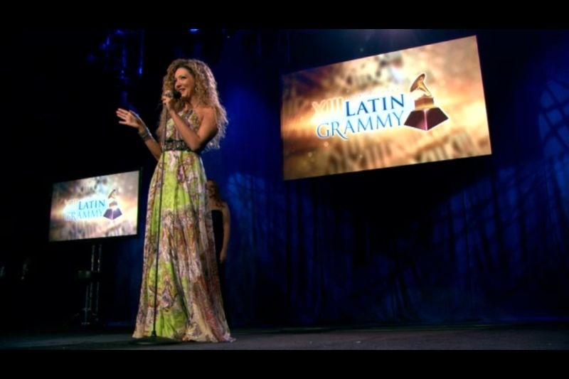 Presenting Brazilian categories in the Latin Grammys (2013)
