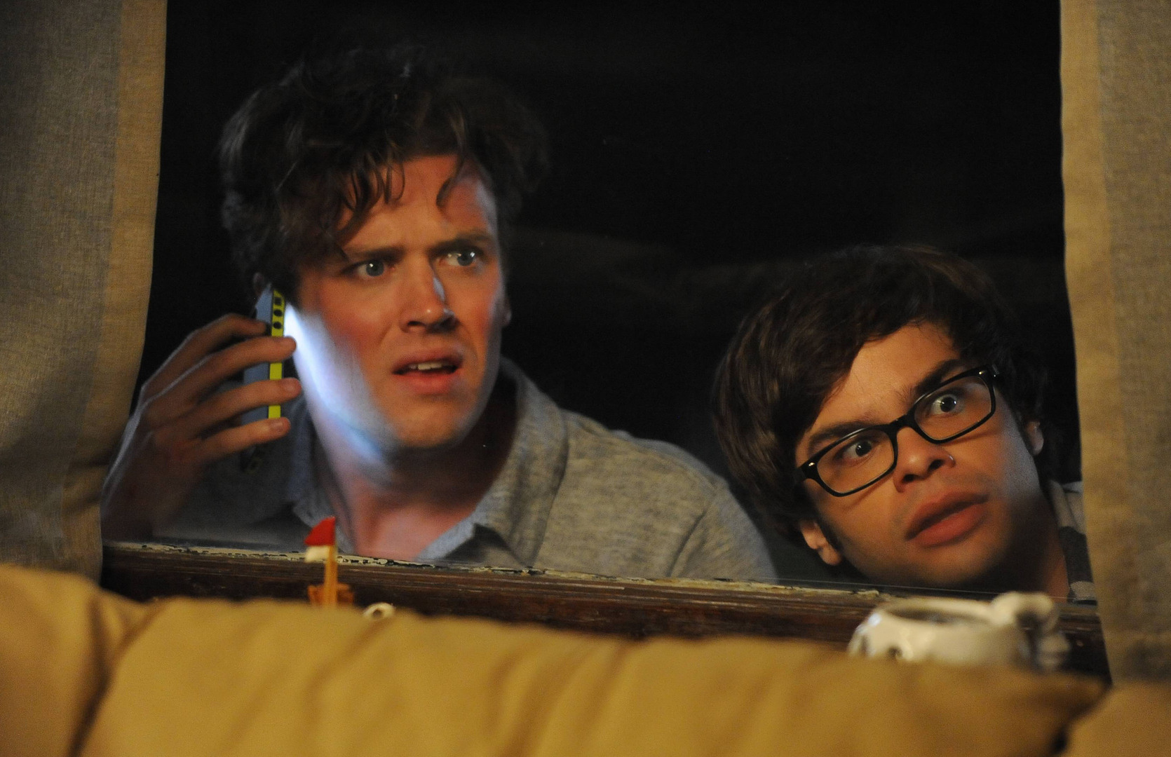 Still of Charlie Saxton and Jack Cutmore-Scott in Cooper Barrett's Guide to Surviving Life (2016)