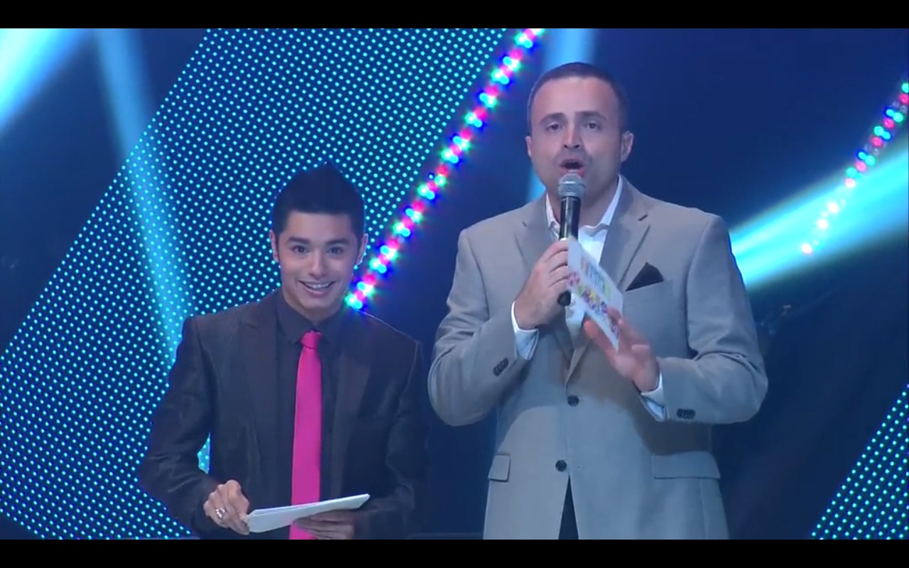 Presenting El Nuevo Dia Educador Awards 2014 with Yan Ruiz on TV and Livestream.