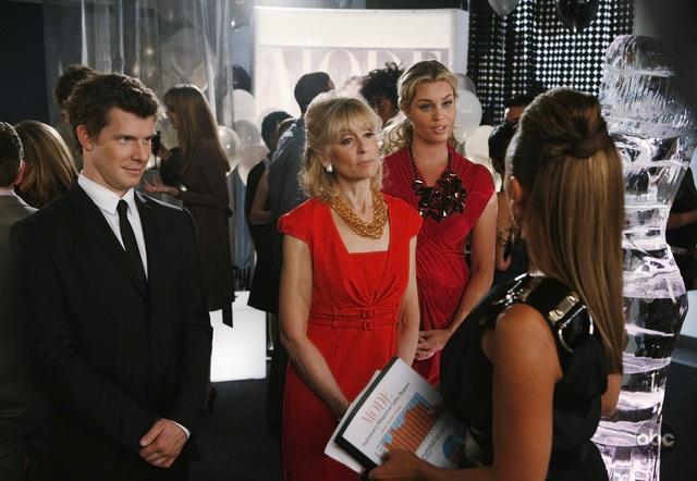 Still of Vanessa Williams, Rebecca Romijn, Judith Light and Eric Mabius in Ugly Betty (2006)