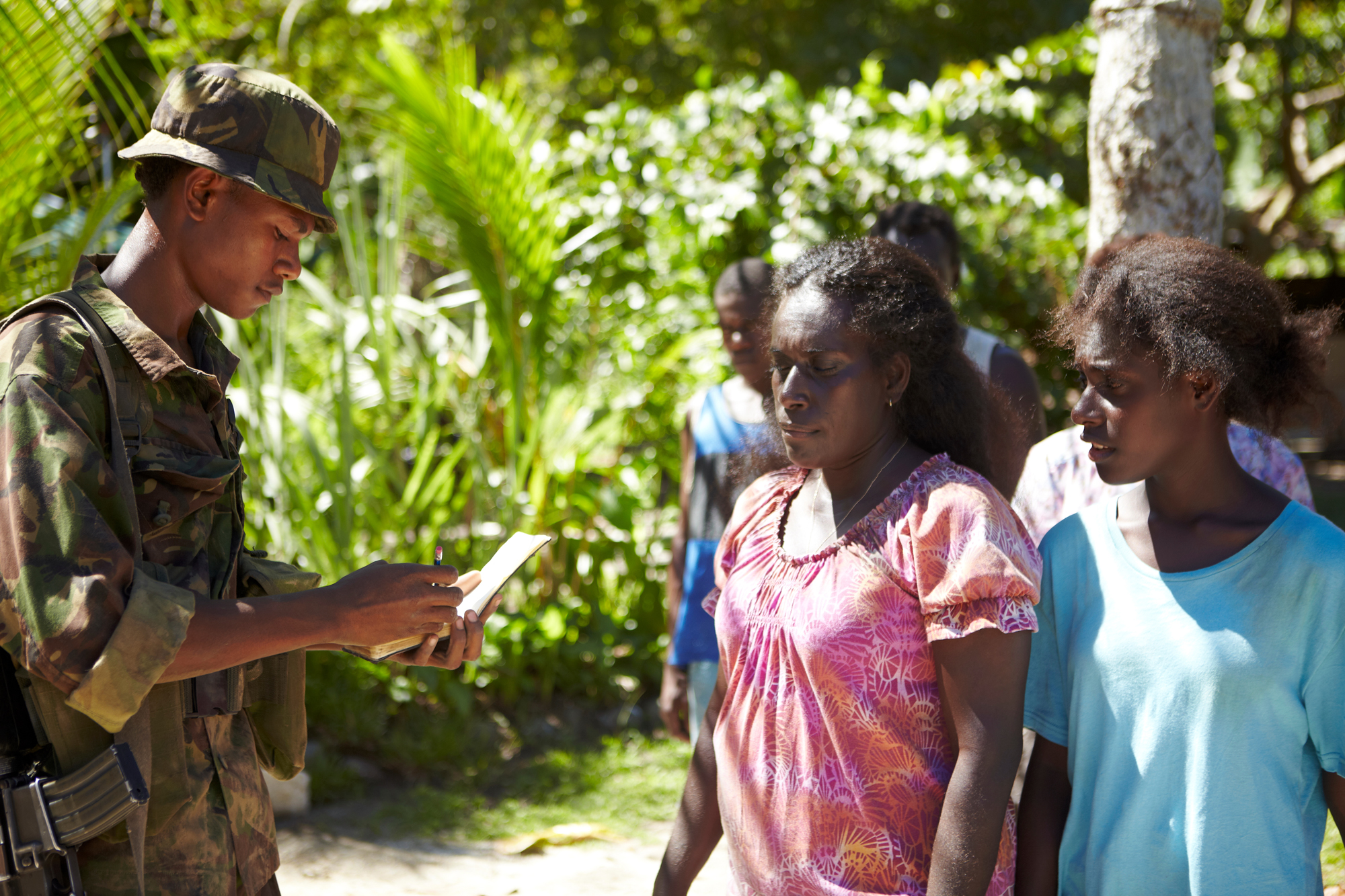 Still of Healesville Joel and Xzannjah Matsi in Mr. Pip (2012)