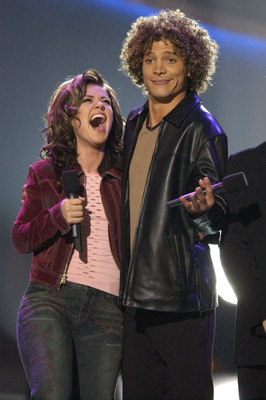 Kelly Clarkson and Justin Guarini at event of American Idol: The Search for a Superstar (2002)