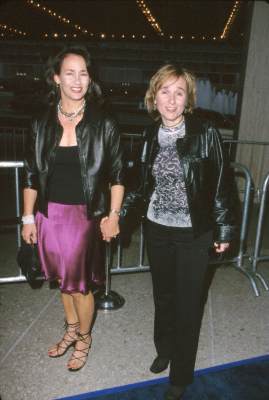 Julie Cypher and Melissa Etheridge at event of The Love Letter (1999)