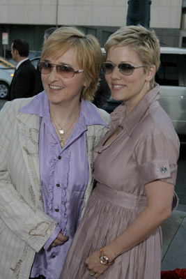 Melissa Etheridge and Tammy Lynn Michaels at event of Sicko (2007)