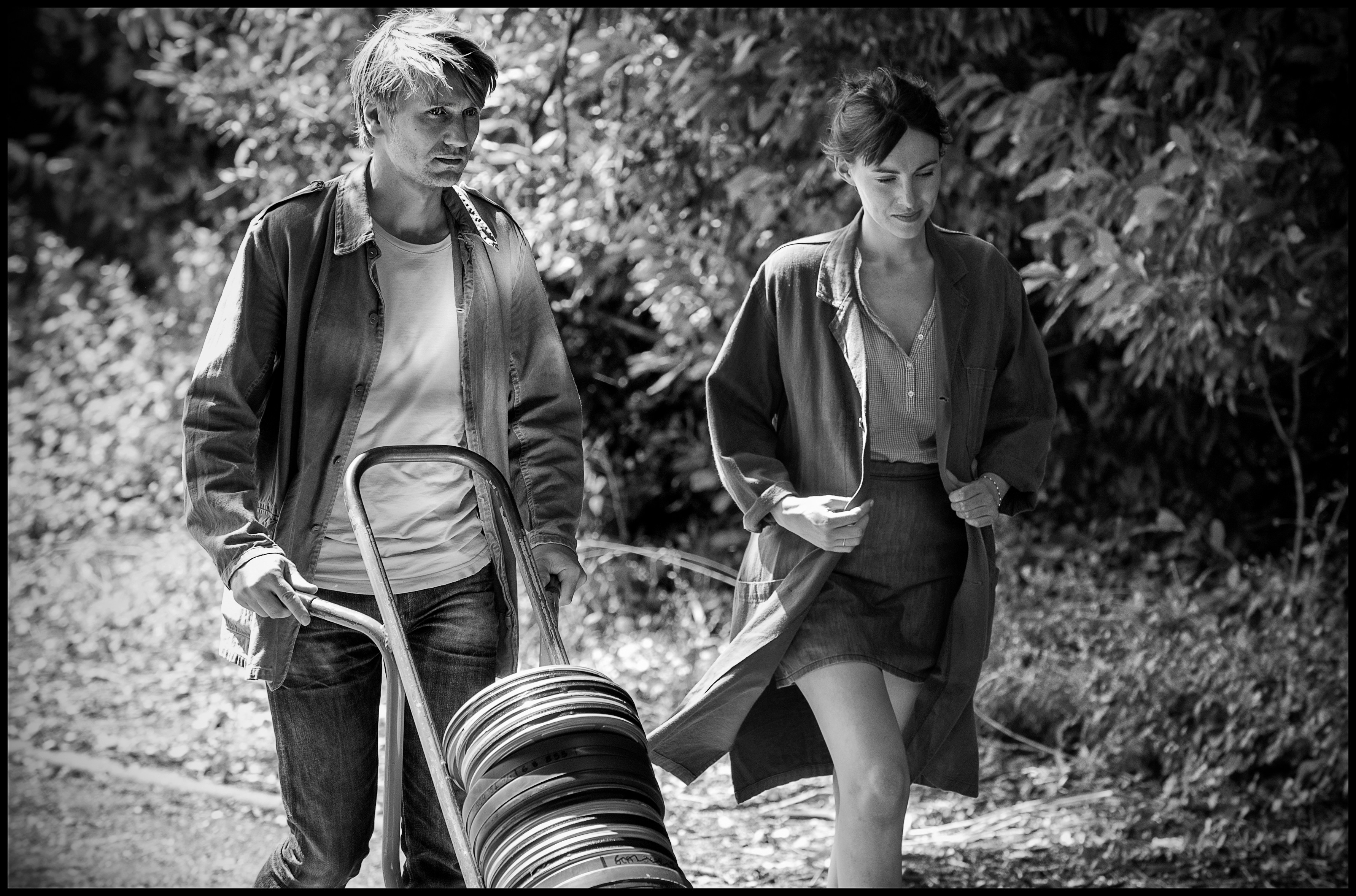 Still of Stanislas Merhar and Lena Paugam in L'ombre des femmes (2015)