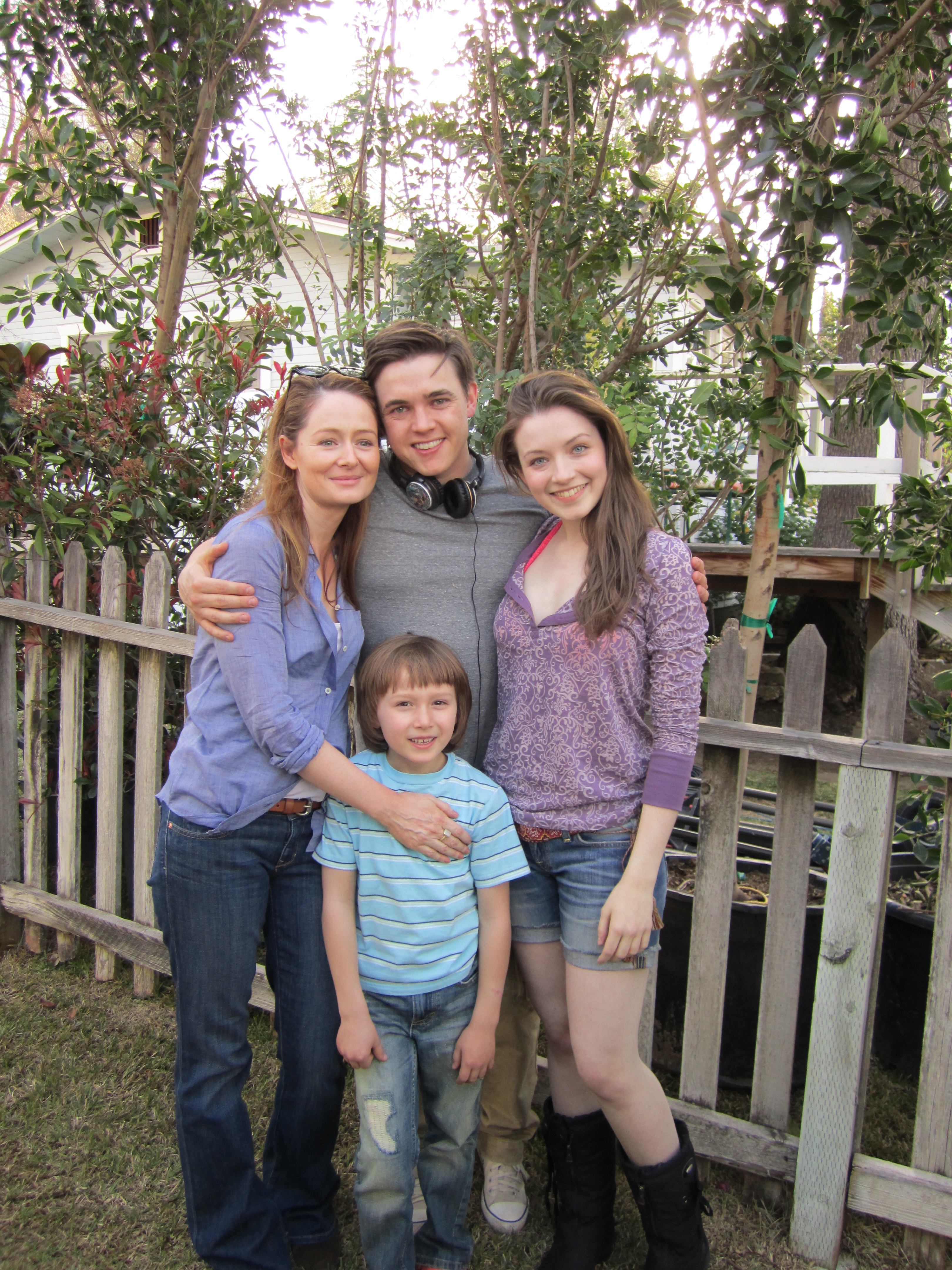 Miranda Otto,Jesse McCartney, Sarah Bolger, & Skylar Gaertner in Locke and Key