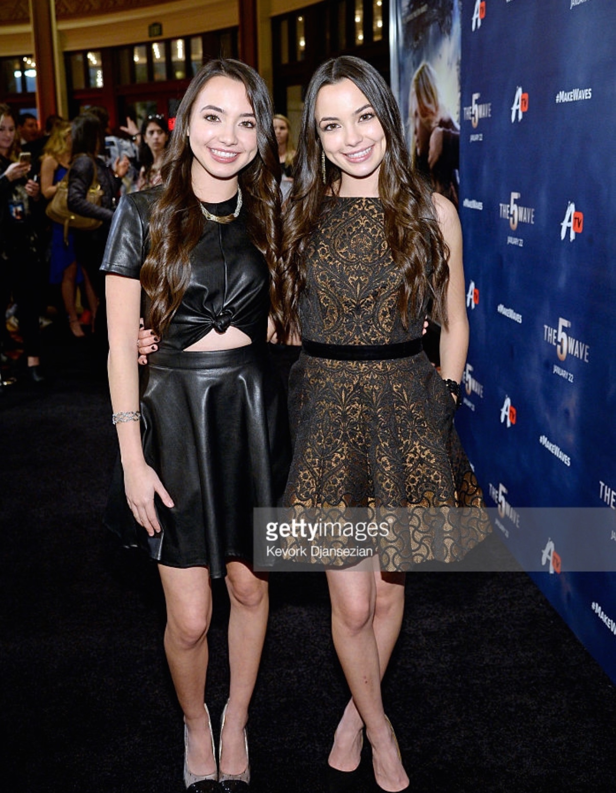 Veronica Merrell and Vanessa Merrell at event of The 5th Wave movie premiere (2016)