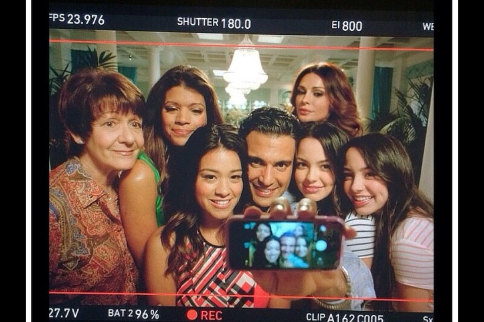 Still of Ivonne Coll, Andrea Navedo, Gina Rodriguez, Jaime Camil, Tina Casciani, Veronica Merrell, and Vanessa Merrell in Jane the Virgin (2014)